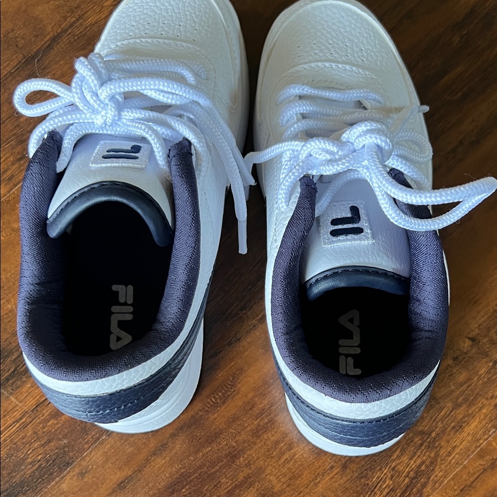 Fila Kids White and Navy Sneakers SIze 1 Youth - Picture 11 of 11